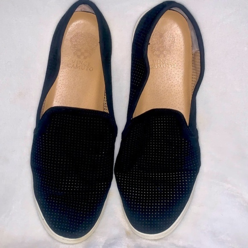 Vince Camuto  black flats.
